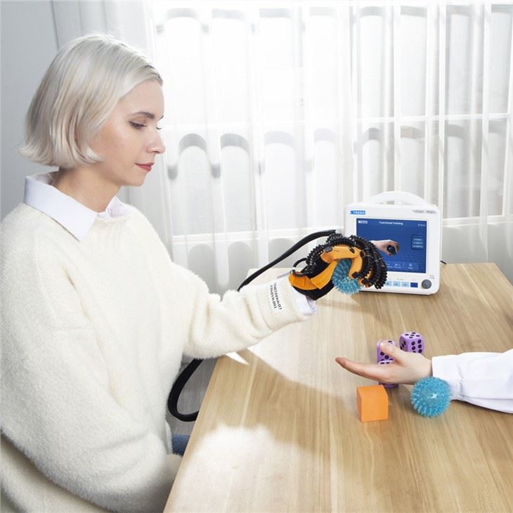 Zgodnja nevrorehabilitacija eksoskeletne roke