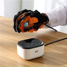 Robotske rokavice za rehabilitacijo hemiplegije za bolnike z možgansko kapjo